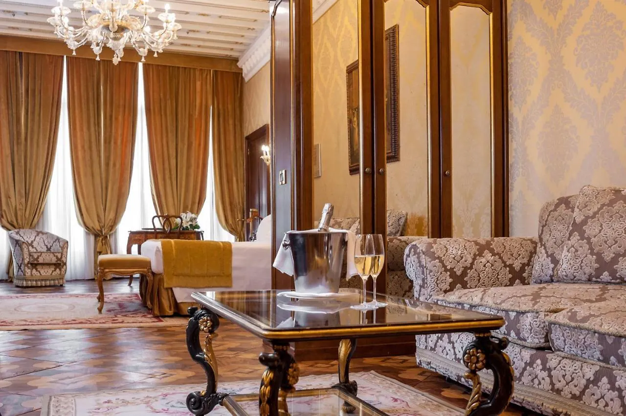 Hotel Ai Reali - Small Luxury Hotels Of The World Venice 4*,